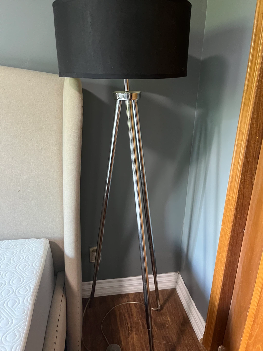 Black lamp with chrome legs - photo 3