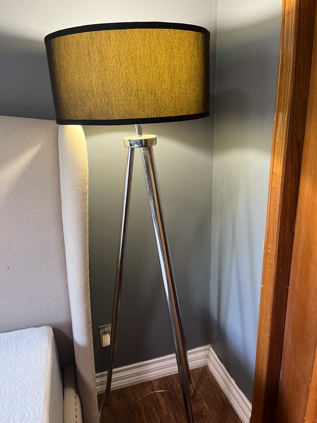 Black lamp with chrome legs - photo 2
