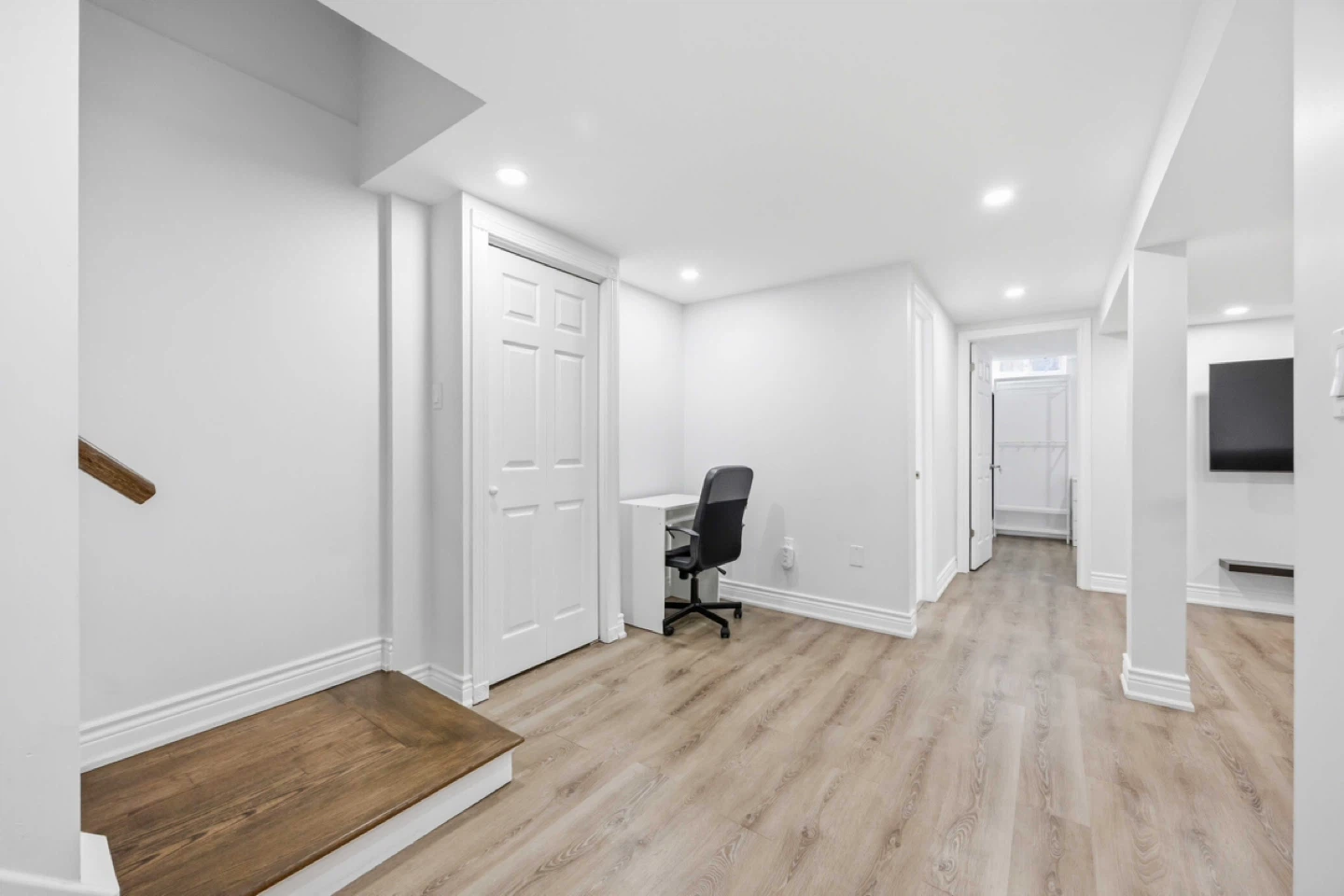 Vaughan, Bsmt Rental 7/01 OR 7/15 (Dufferin & Major Mackenzie) - photo 3