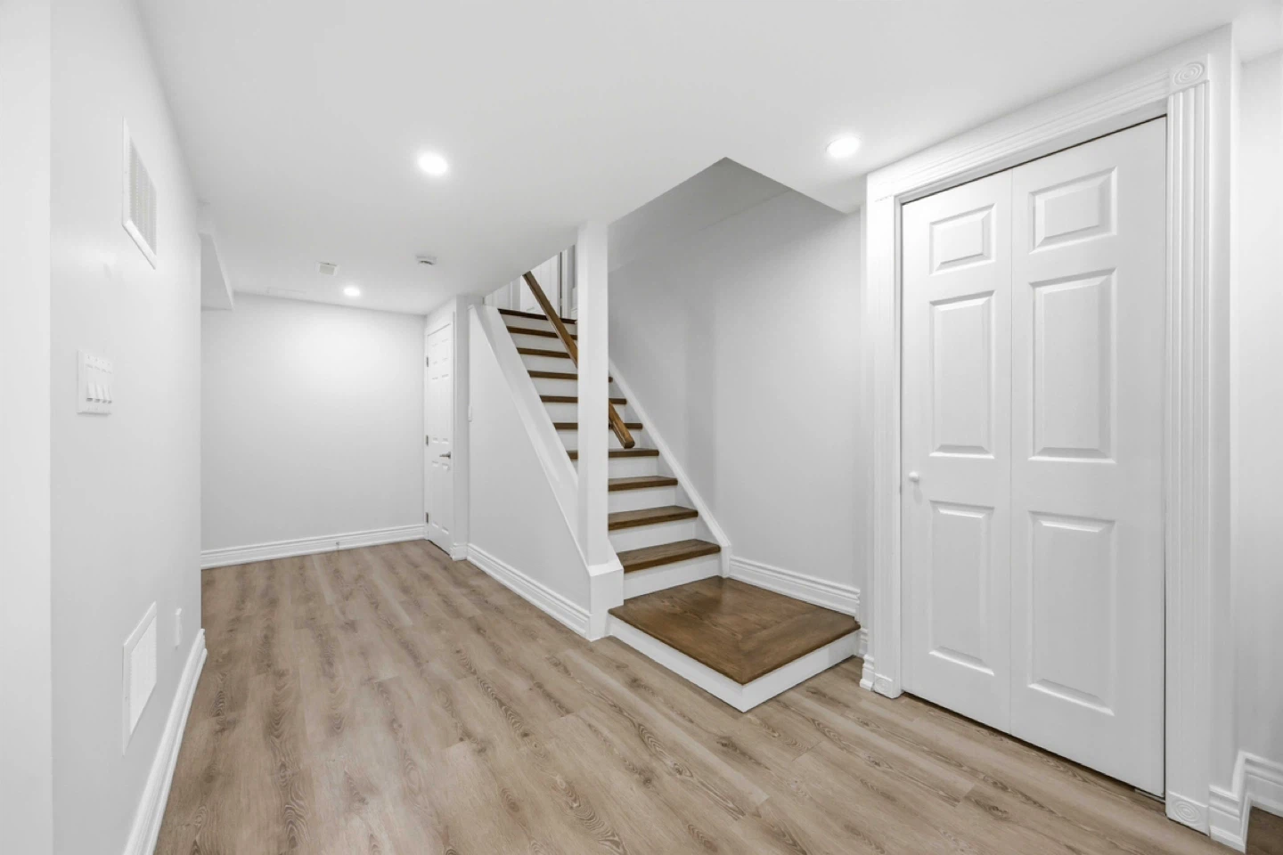 Vaughan, Bsmt Rental 7/01 OR 7/15 (Dufferin & Major Mackenzie)