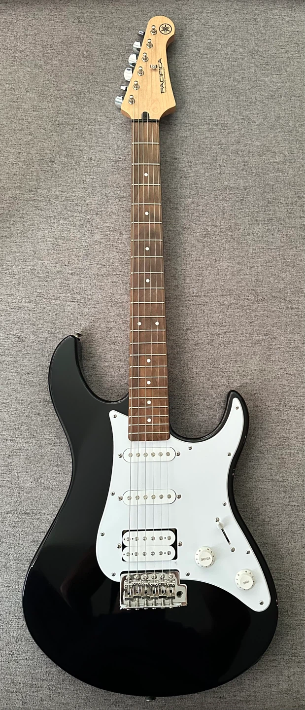 Yamaha Electric Guitar PAC 012