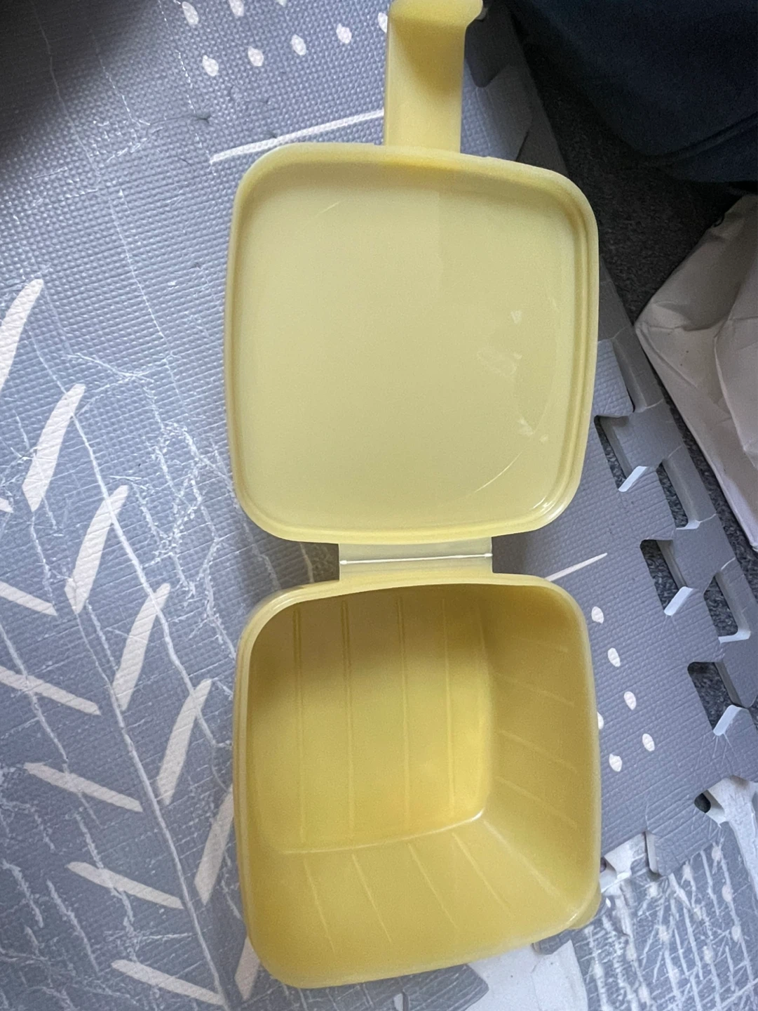 ⚽️Yellow Plastic Container with Handle - photo 2