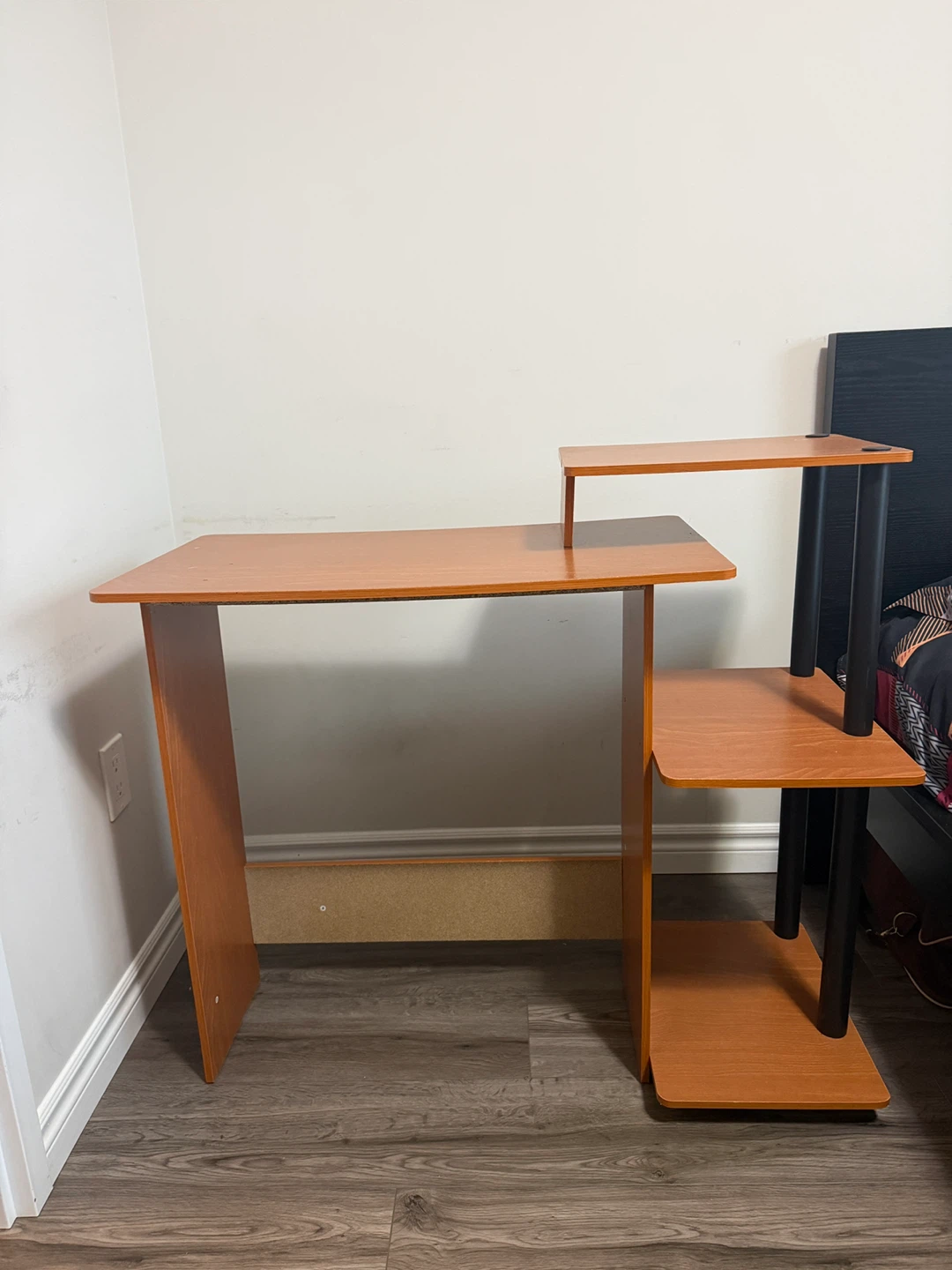 Compact computer desk with shelves - photo 3