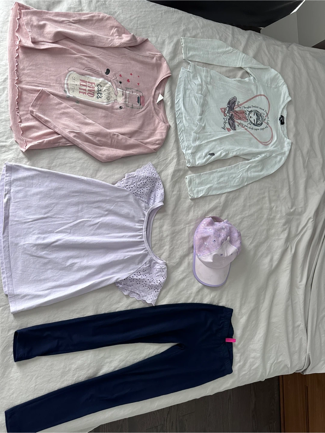 5 pieces of Girls clothing and hat size 7 ⚽️