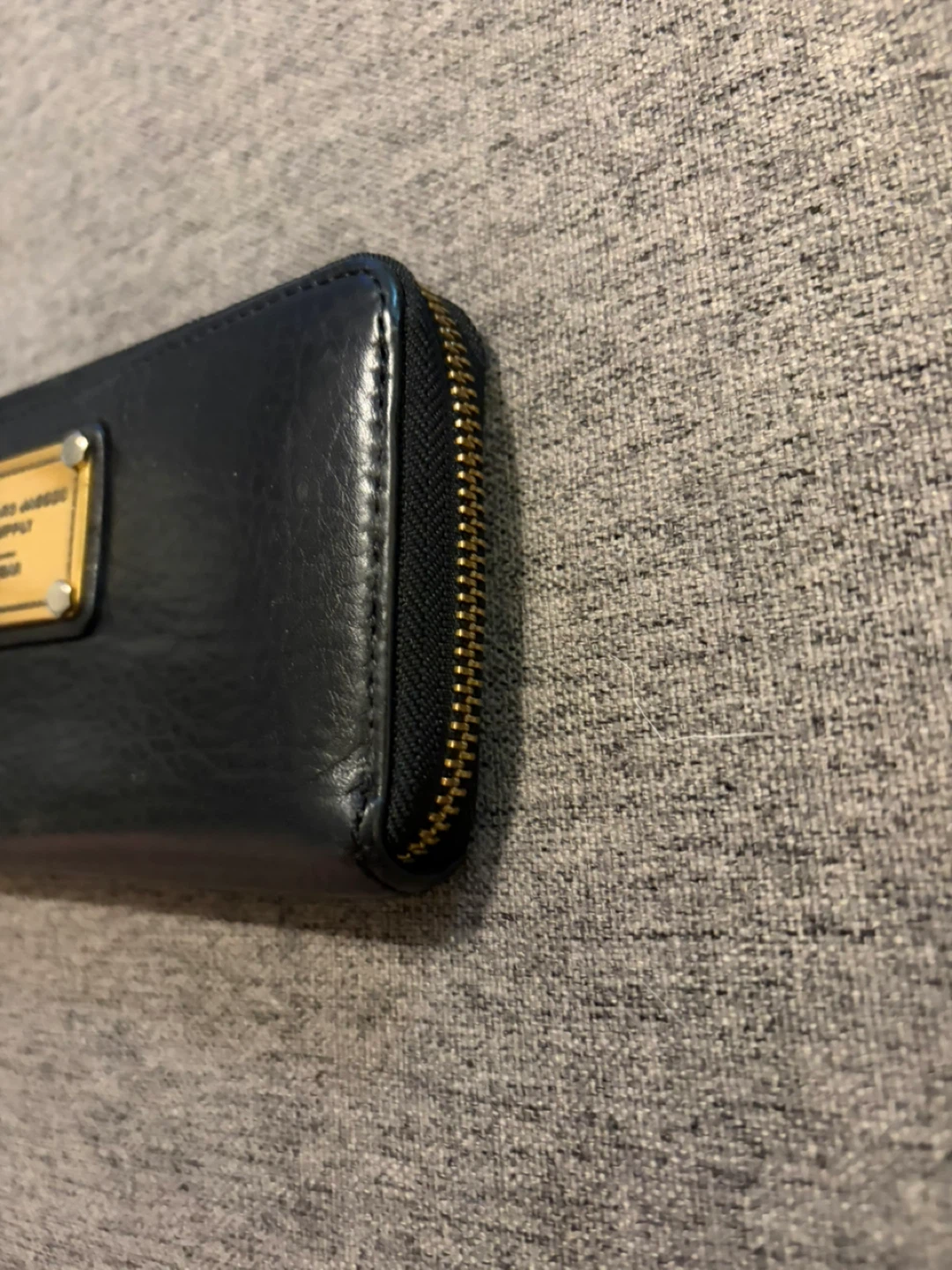 Marc By Marc Jacobs Black Leather Zip Wallet with Gold Plate - photo 2