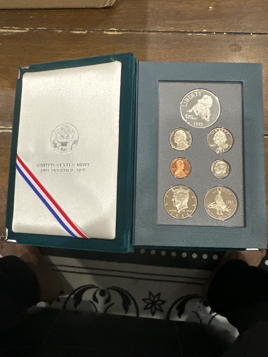 1995 US Mint Prestige Set silver dollar - photo 2