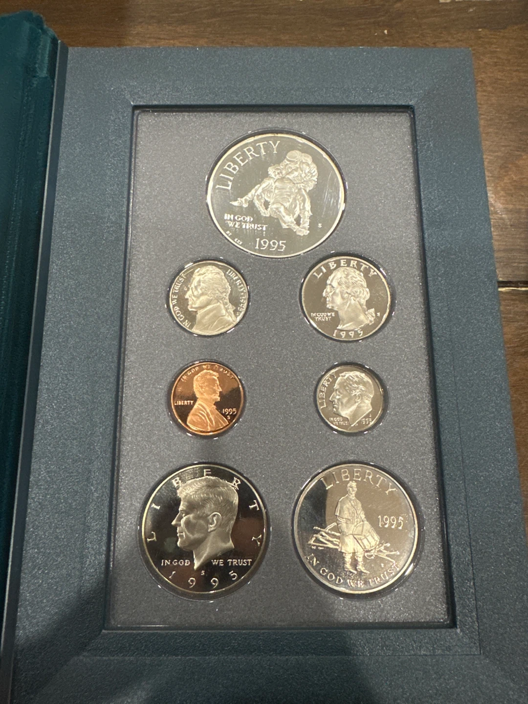 1995 US Mint Prestige Set silver dollar - photo 3