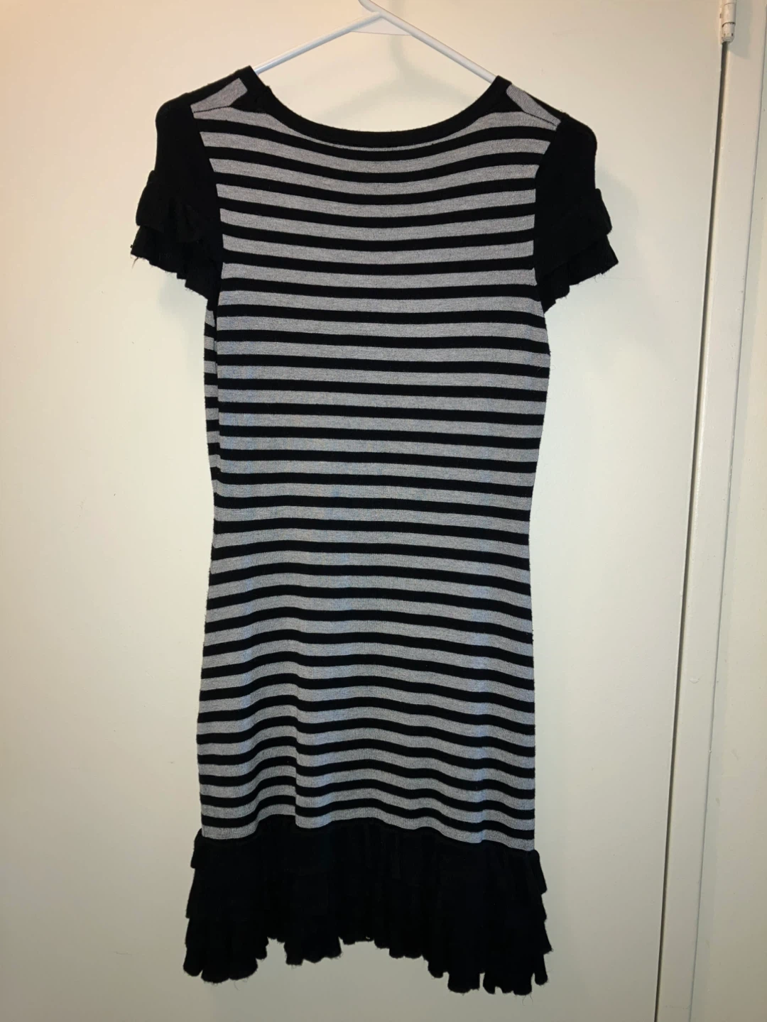 Striped short sleeve dress with ruffled trim - photo 2
