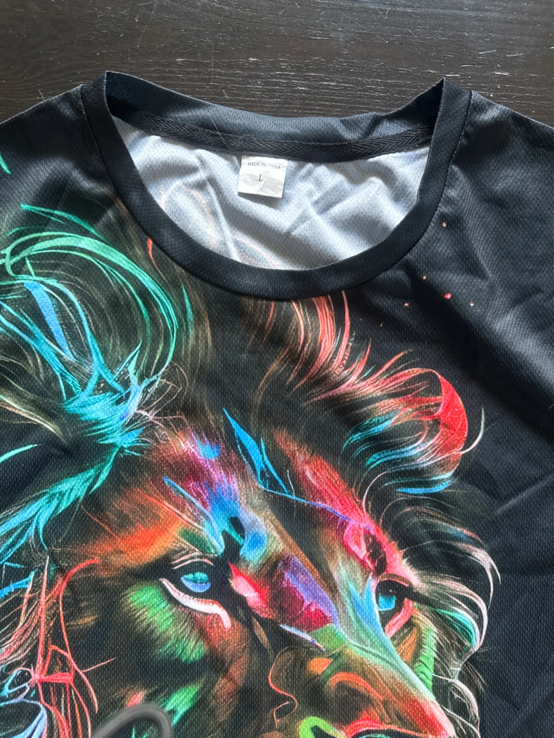 ⚽️ Black T-Shirt with Colourful Lion Graphic - photo 2