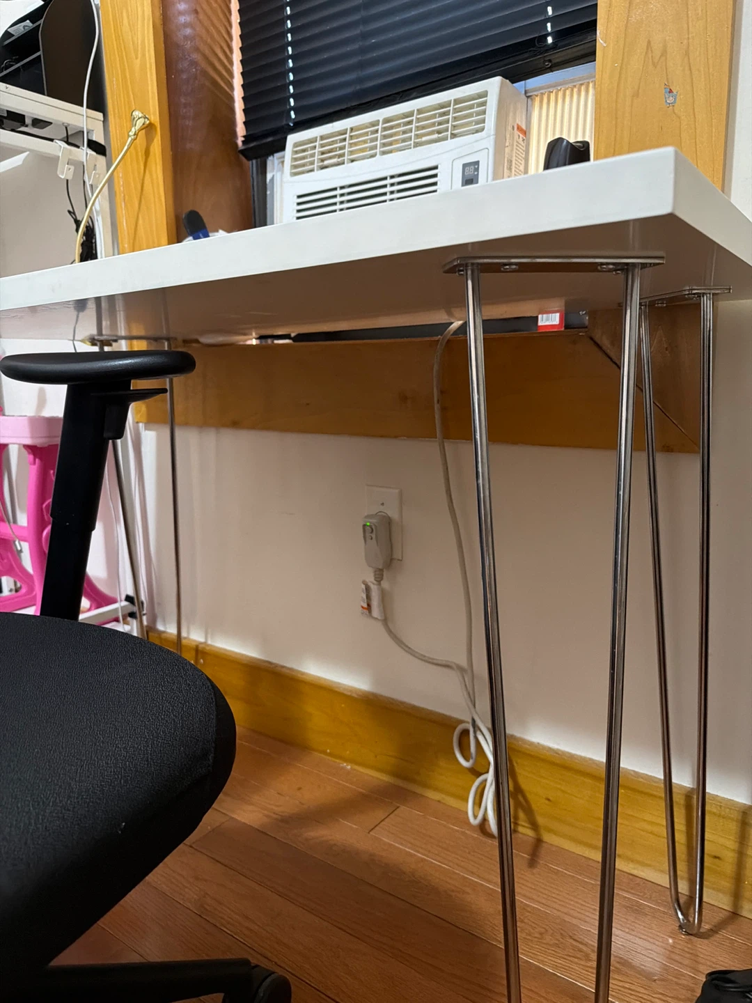 Black Mesh Office Chair and white study table - photo 5