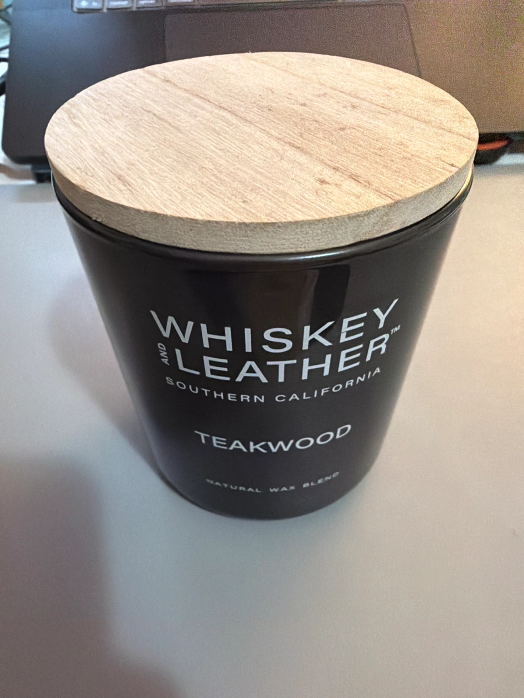 Whiskey & Leather Teakwood Candle ⚽