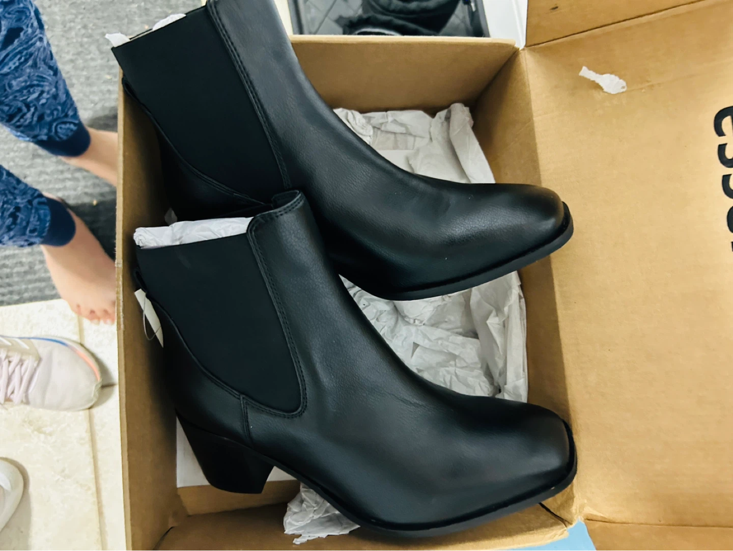 Amazon Essentials Black Chelsea Boots ⚽️