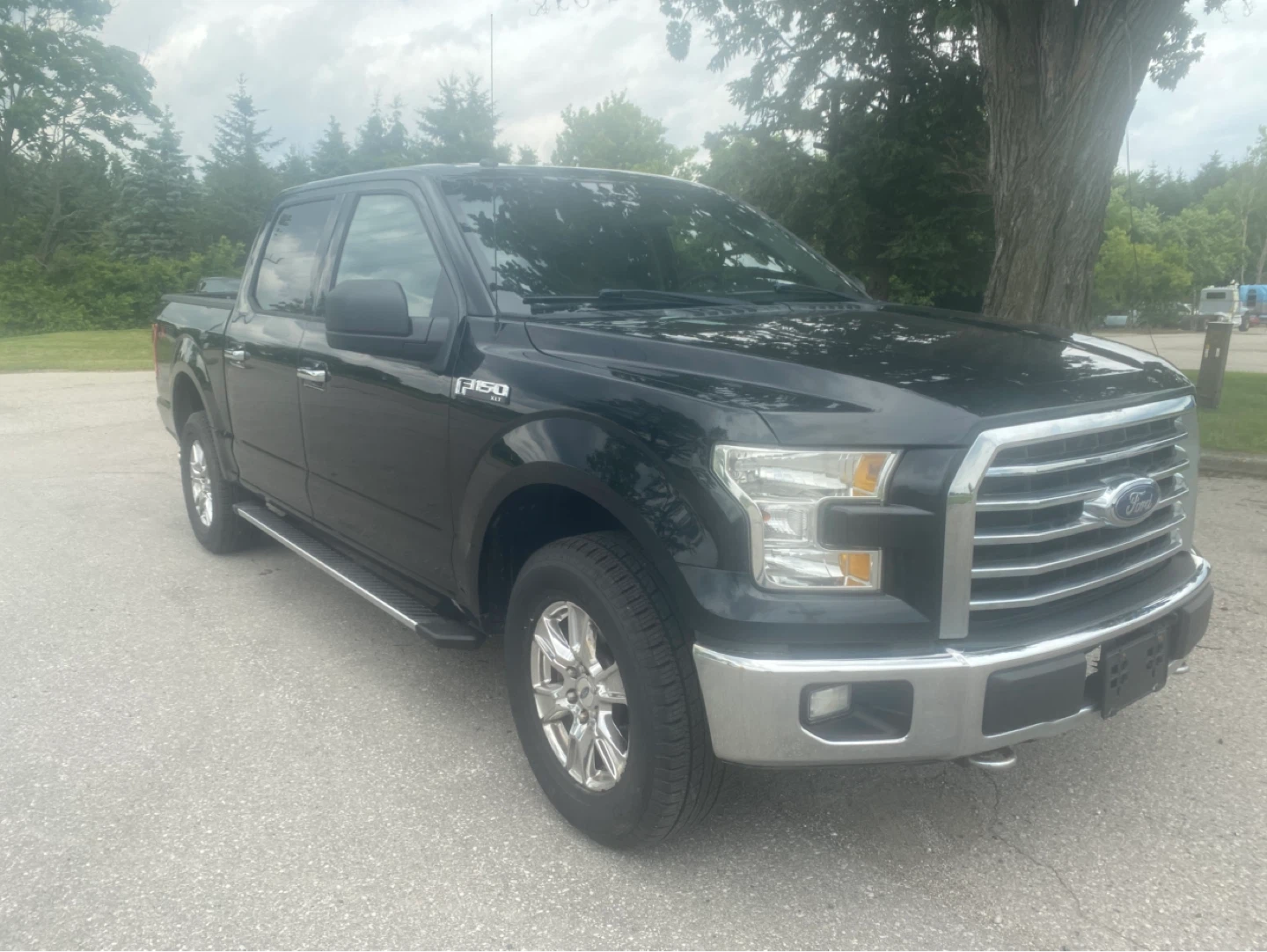 Black Ford F-150 SuperCrew - photo 3