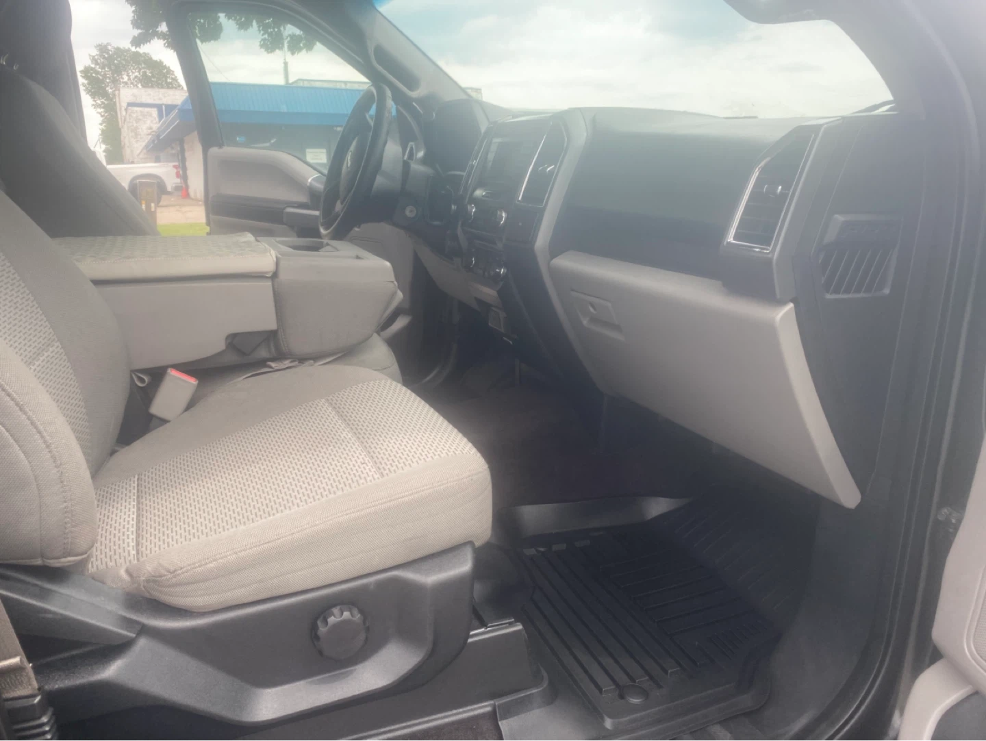 Black Ford F-150 SuperCrew - photo 4