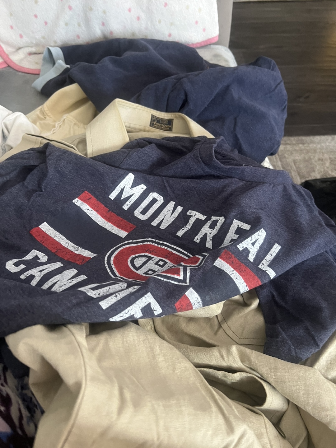 Mens size xs/s shirts, T-shirt Montreal Canadiens T-shirt