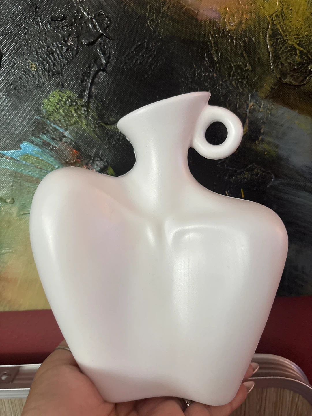 ⚽️ NEW White Decorative Vase & Necklace Display