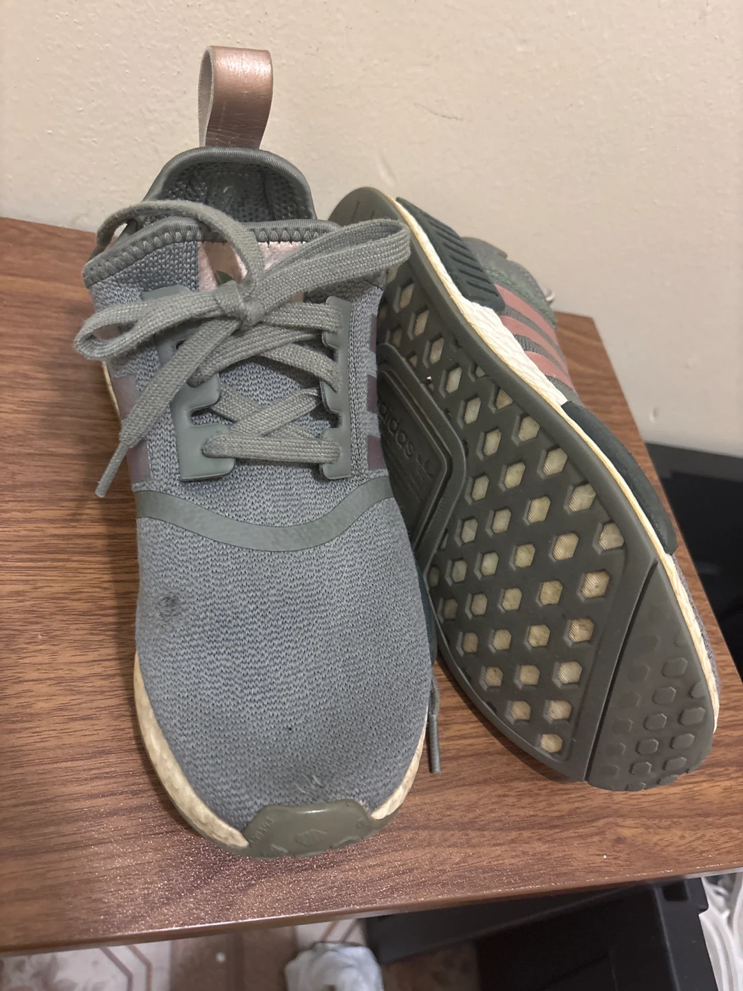 ⚽ Adidas NMD R1 Shoes - Gray/Rose Gold - photo 2