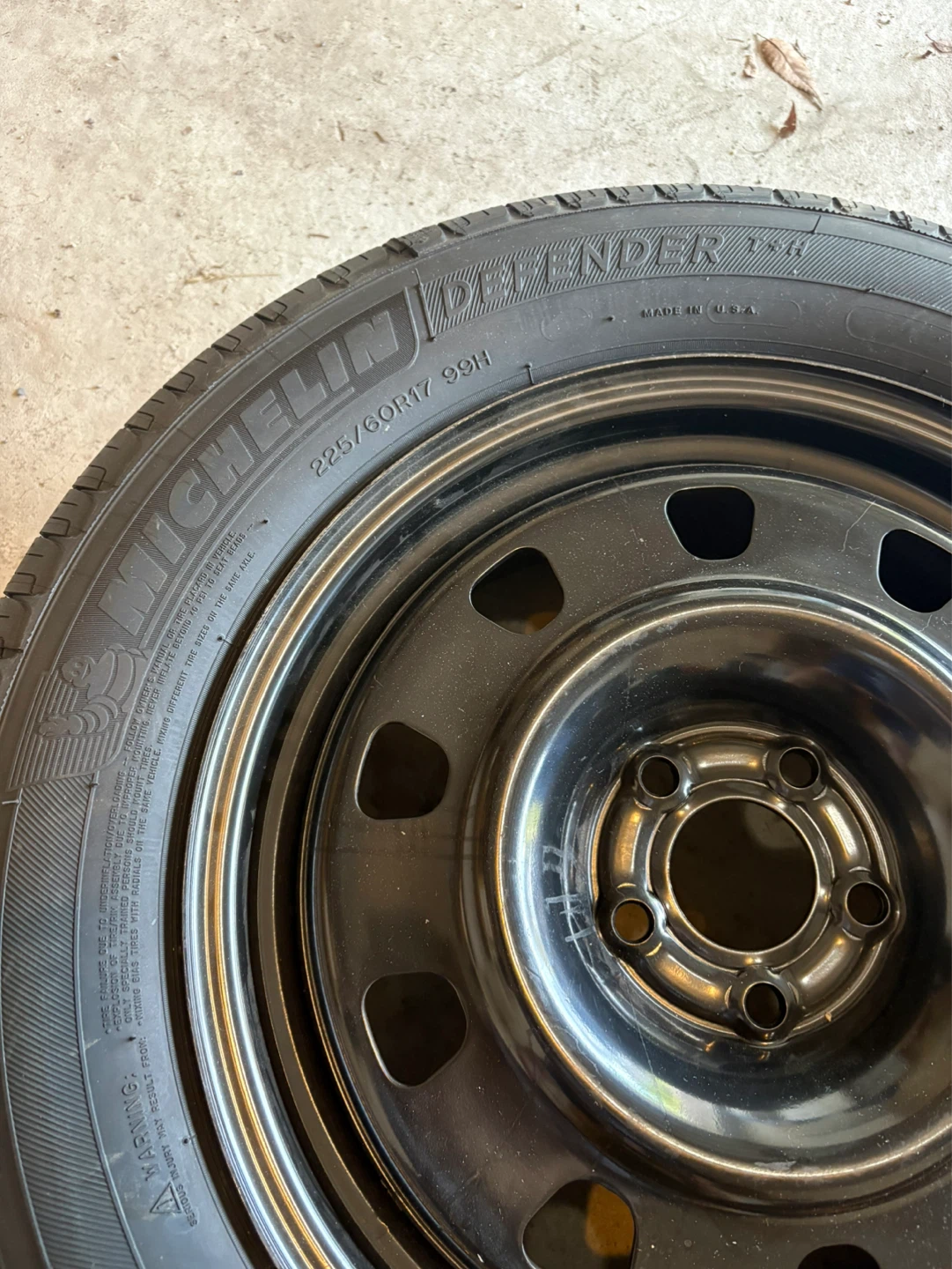 Michelin Defender Tire 225/60R17 - Rim include