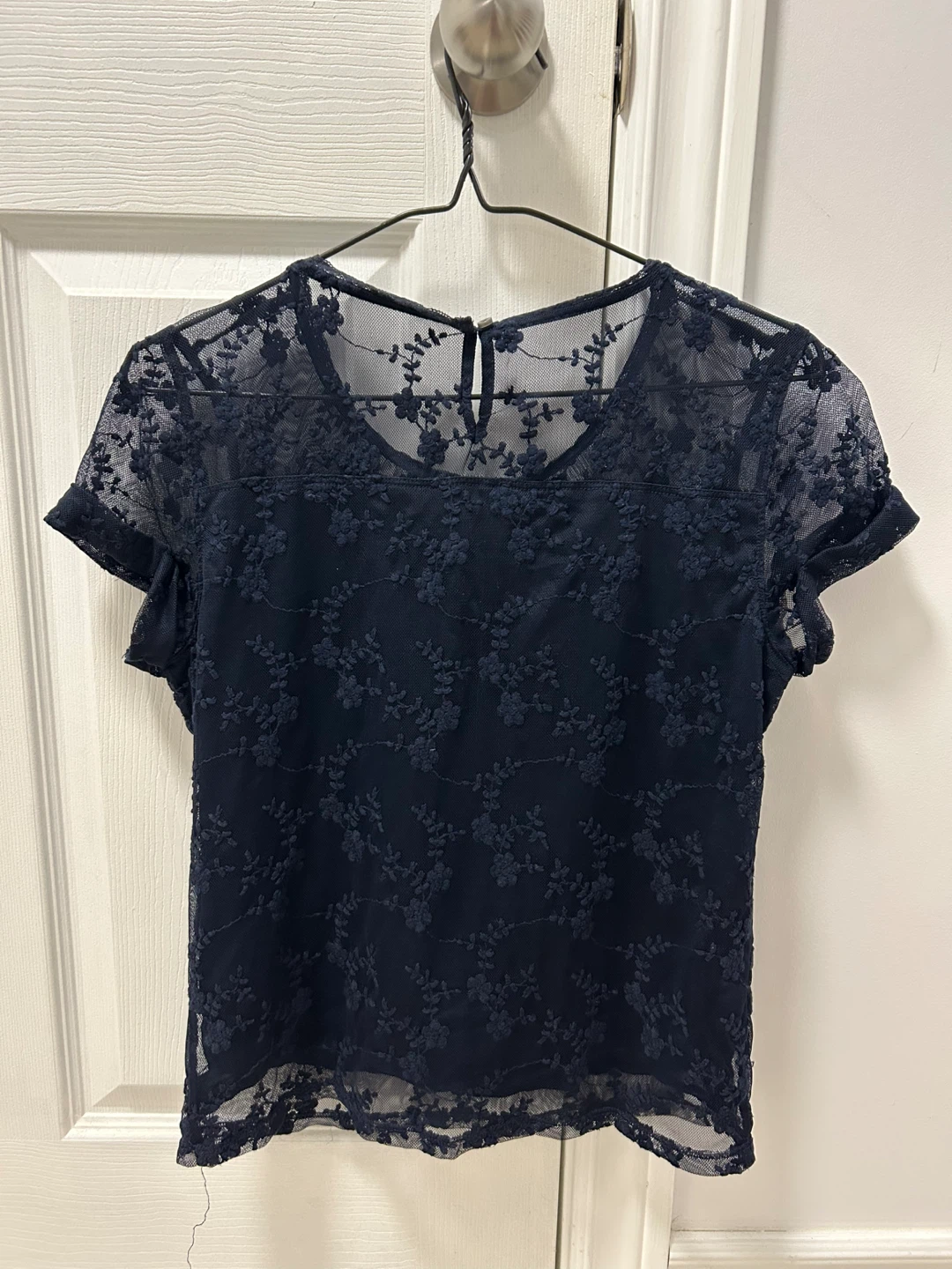 ⚽️ Preowned Women’s Hollister Lace Navy Top Comfy Small Size - photo 3