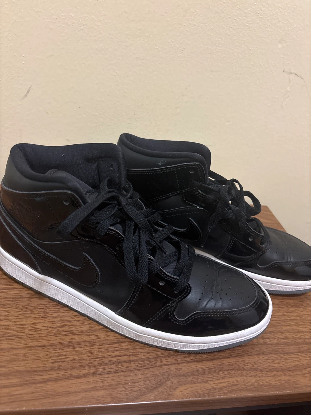 Air Jordan 1 Mid Black Glossy Sneakers - photo 2