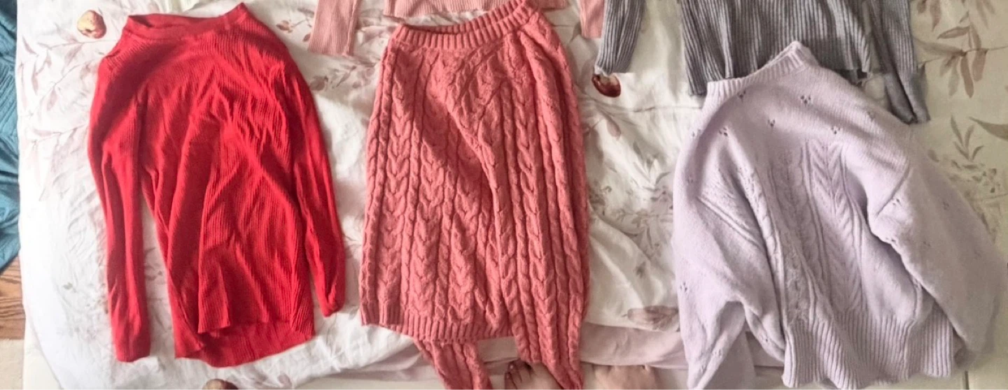 Women's Sweaters size small - photo 2