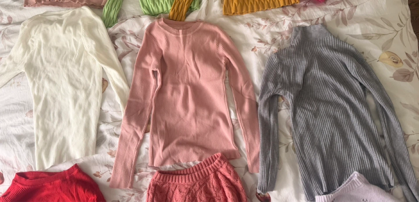 Women's Sweaters size small - photo 4