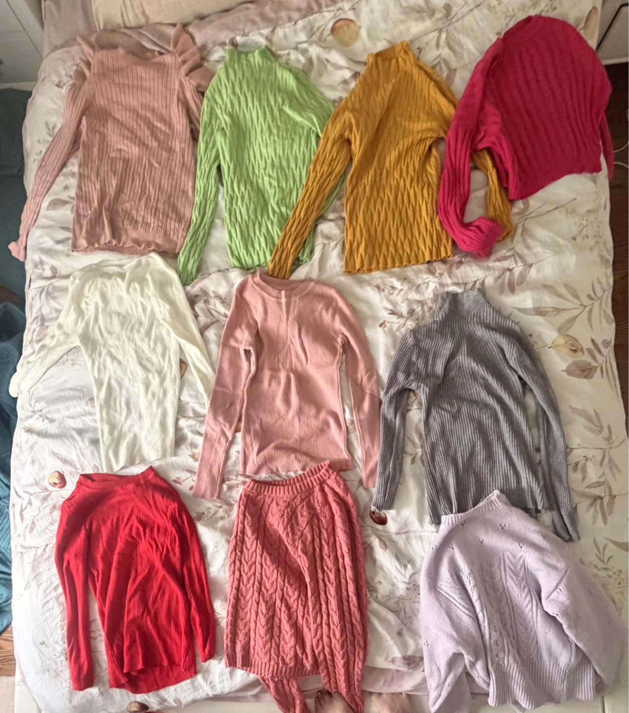 Women's Sweaters size small - photo 5