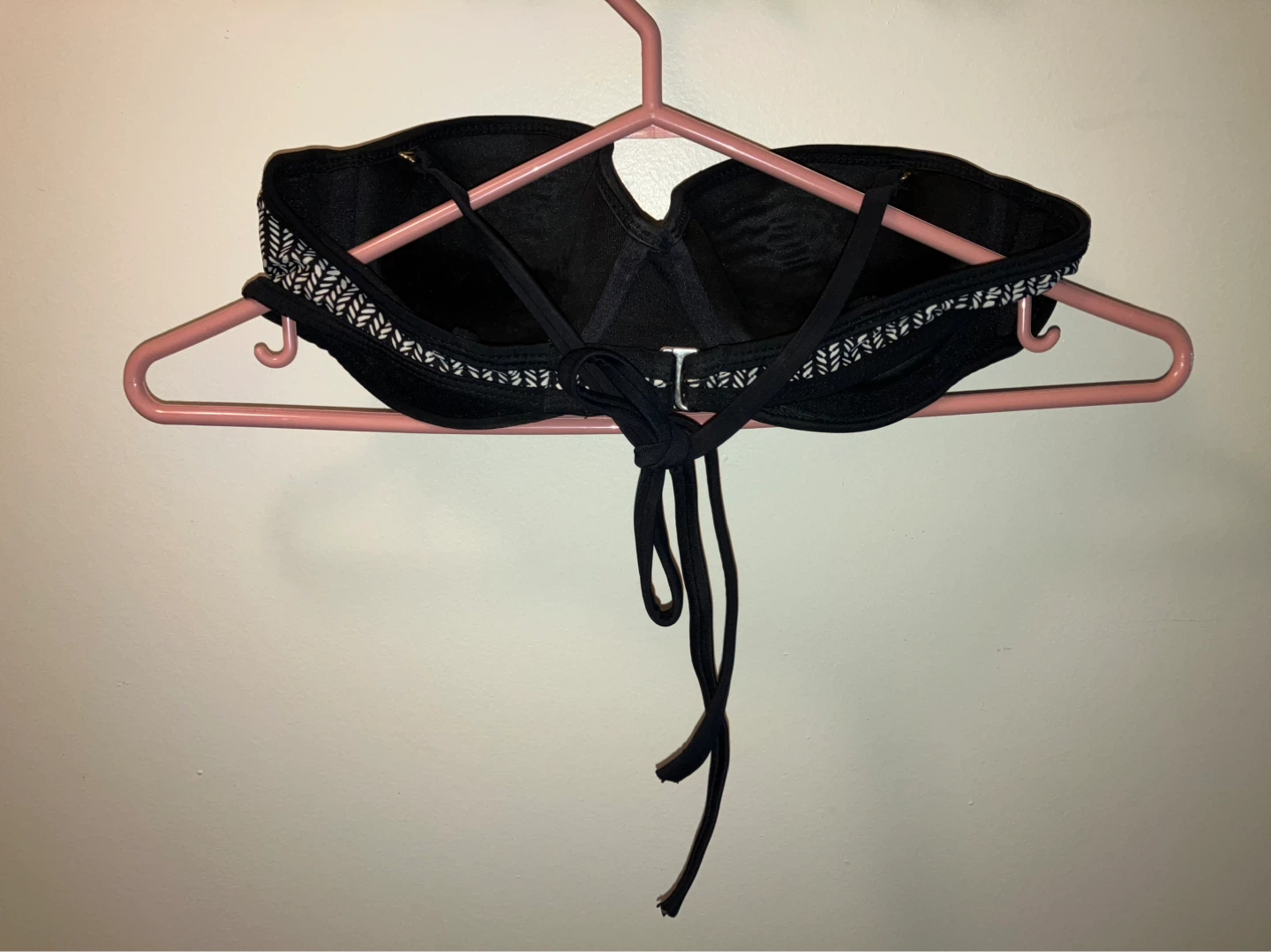 Black and white patterned strapless bikini top - photo 2