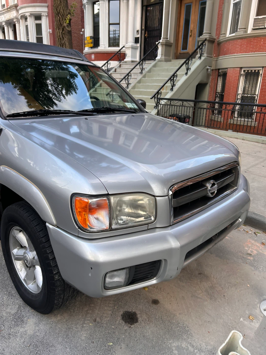 Silver Nissan Pathfinder SUV - photo 3