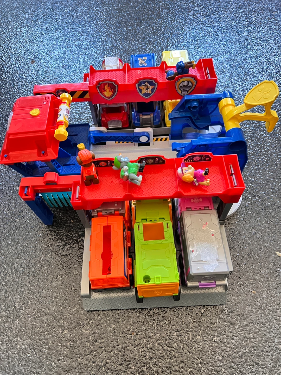 Paw Patrol Action Tower Playset with Figures - photo 2