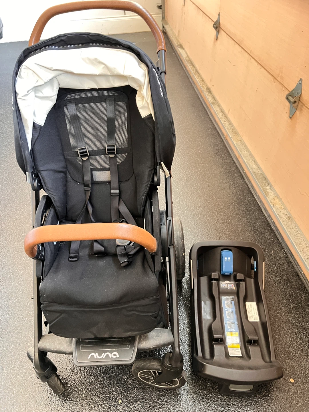 Nuna Stroller and Car Seat Base