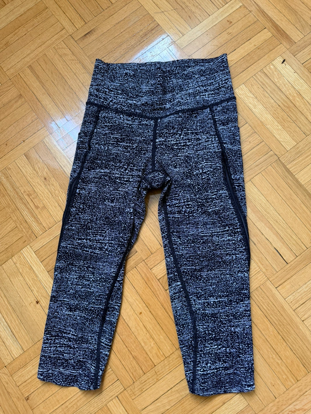 Lululemon Cropped Leggings Size 4 - photo 2