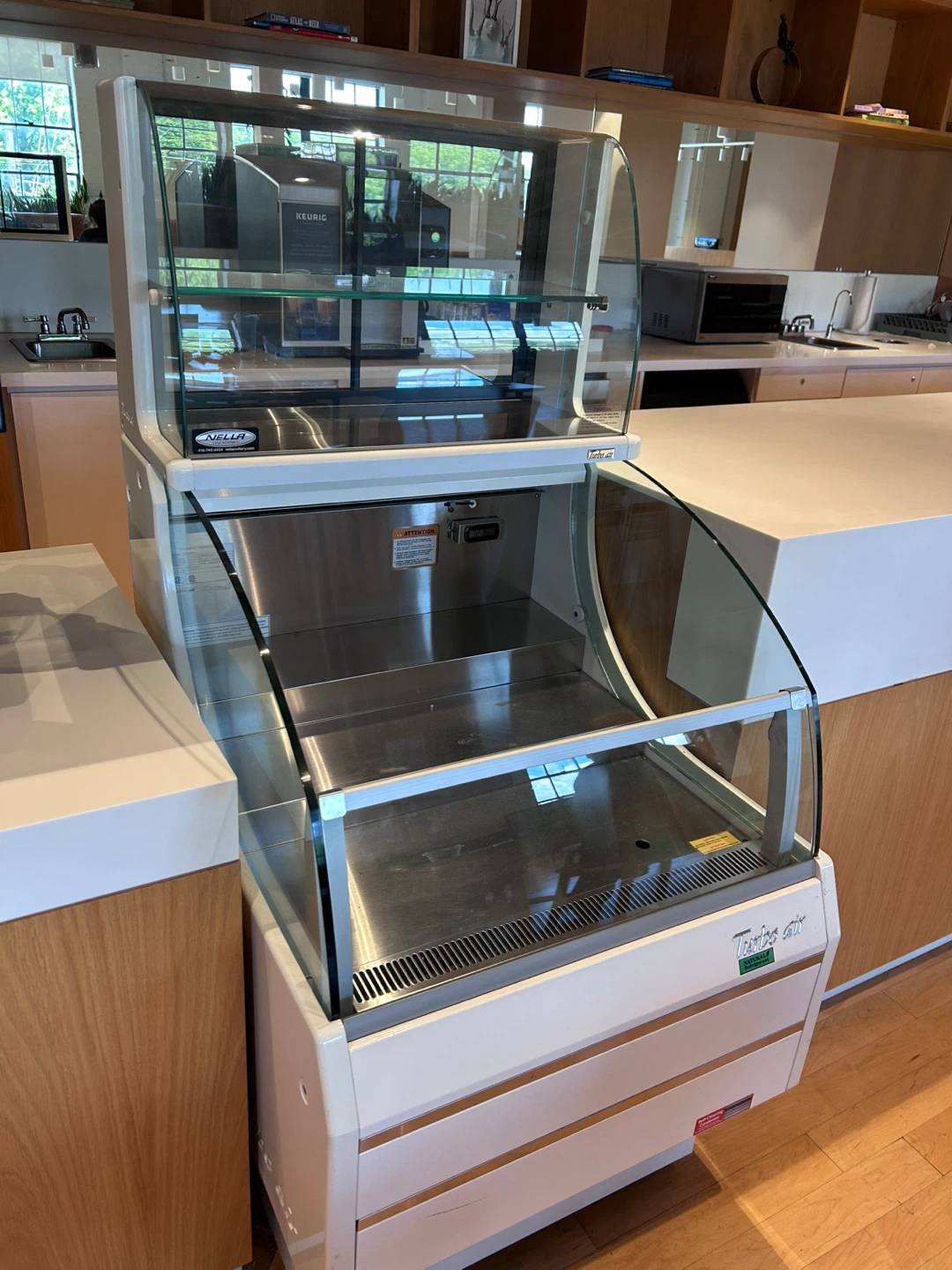 NELLA Refrigerator Display Case