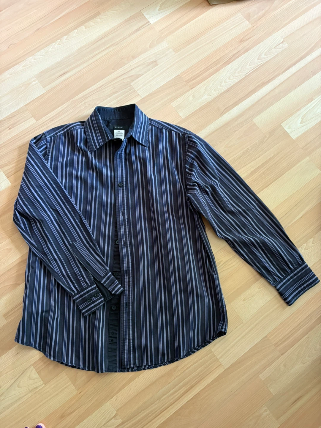 Men’s Long Sleeves Shirt Size Small  ⚽️