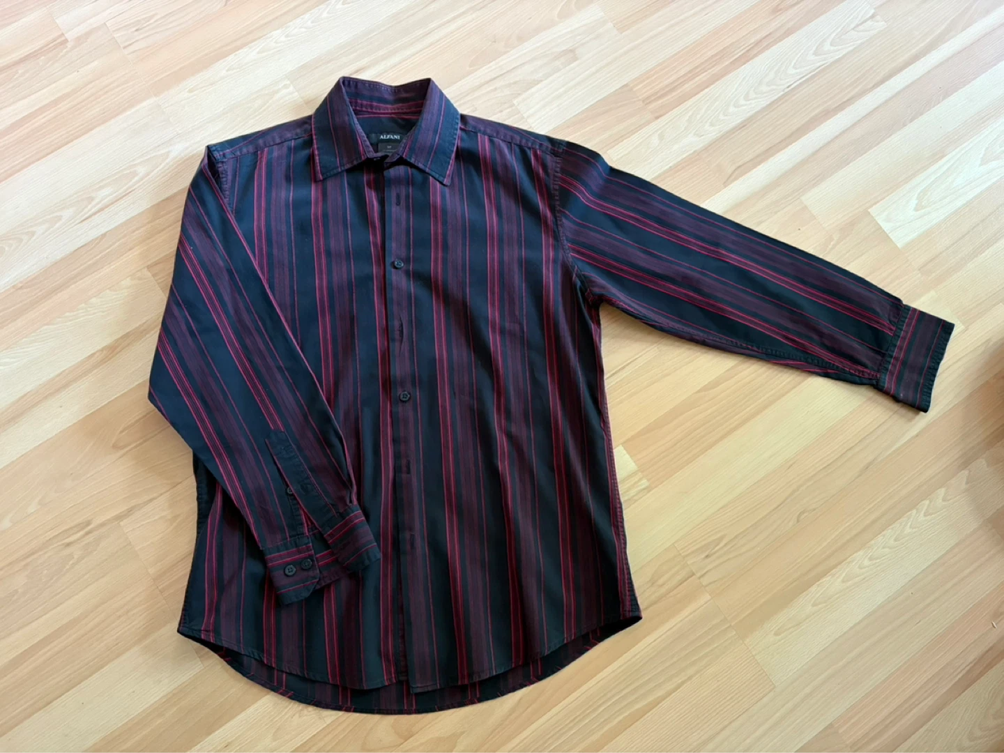 Men’s Long Sleeves Shirt Size Small  ⚽️