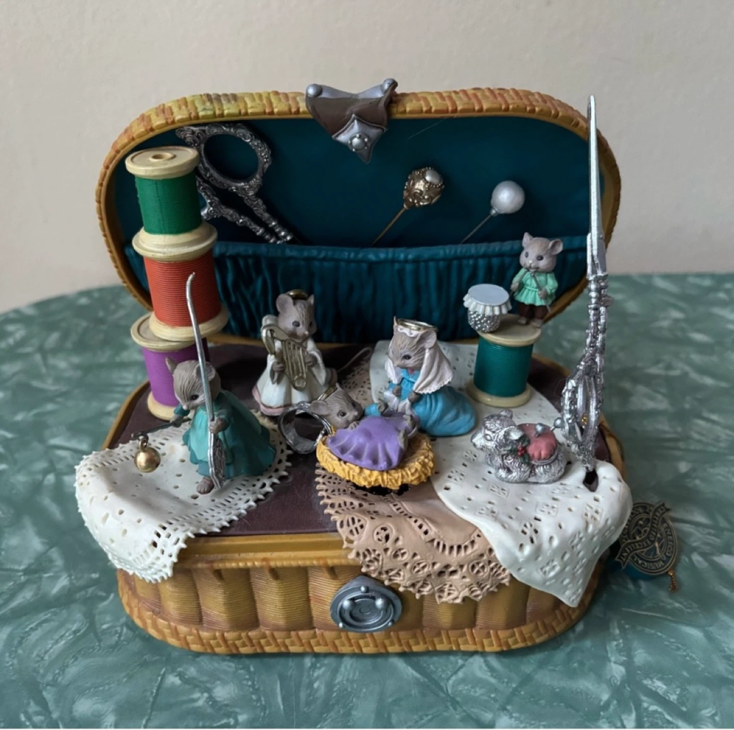 ⚽️Vintage Enesco "Oh, Little Town" Musical Diorama