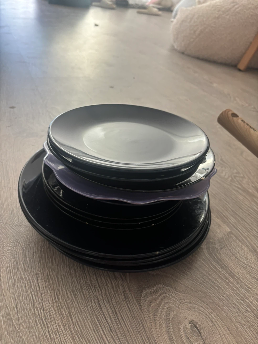 Set of Black Dinner Plates