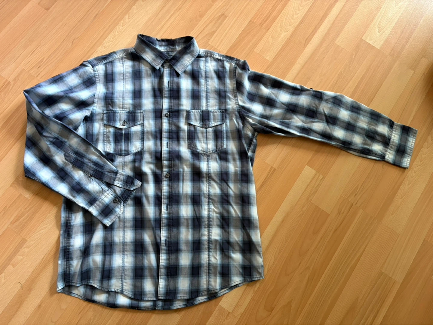 Men’s Long Sleeves Shirt Size Medium ⚽️