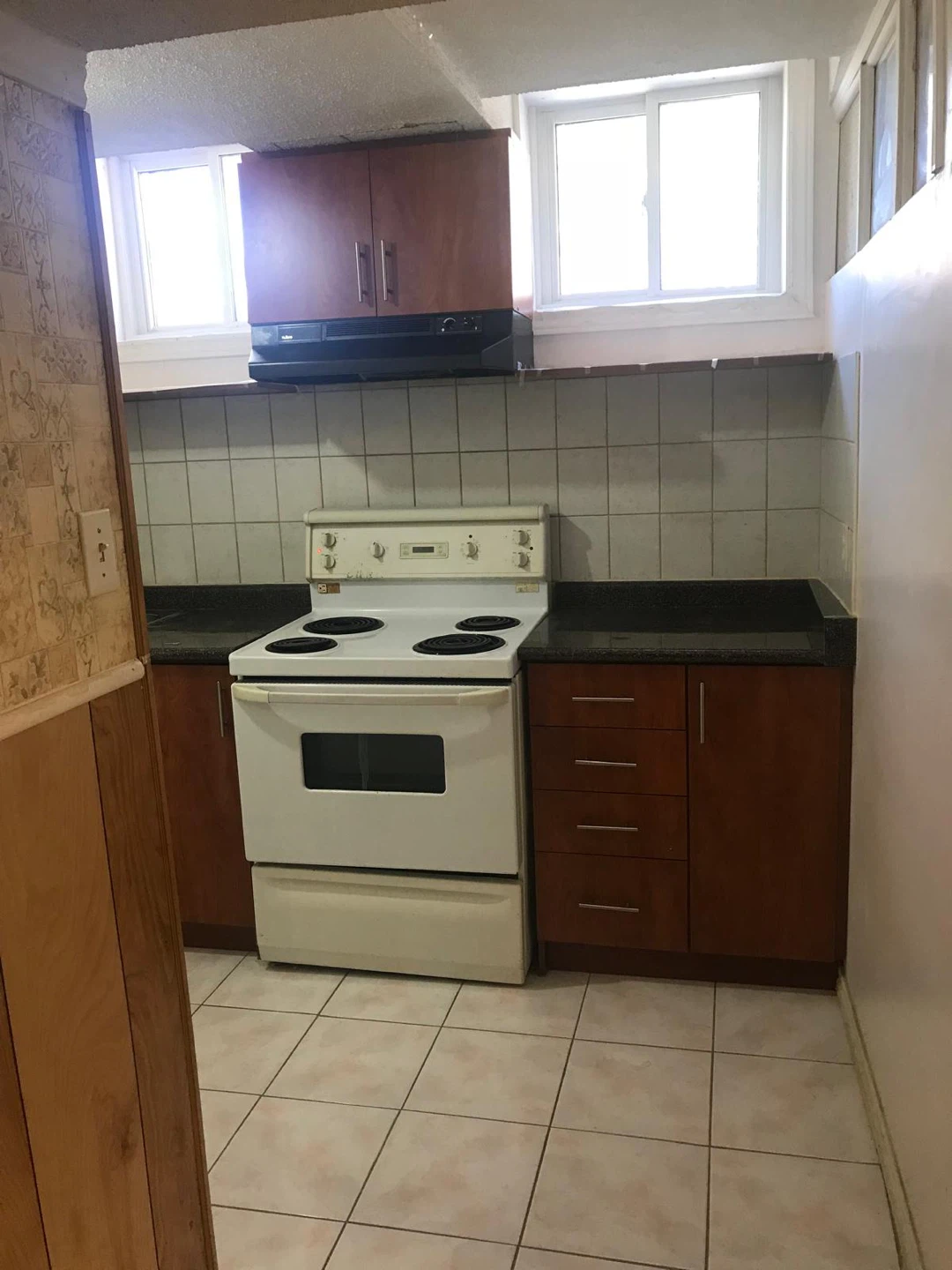 BASEMENT APARTMENT FOR RENT - photo 2