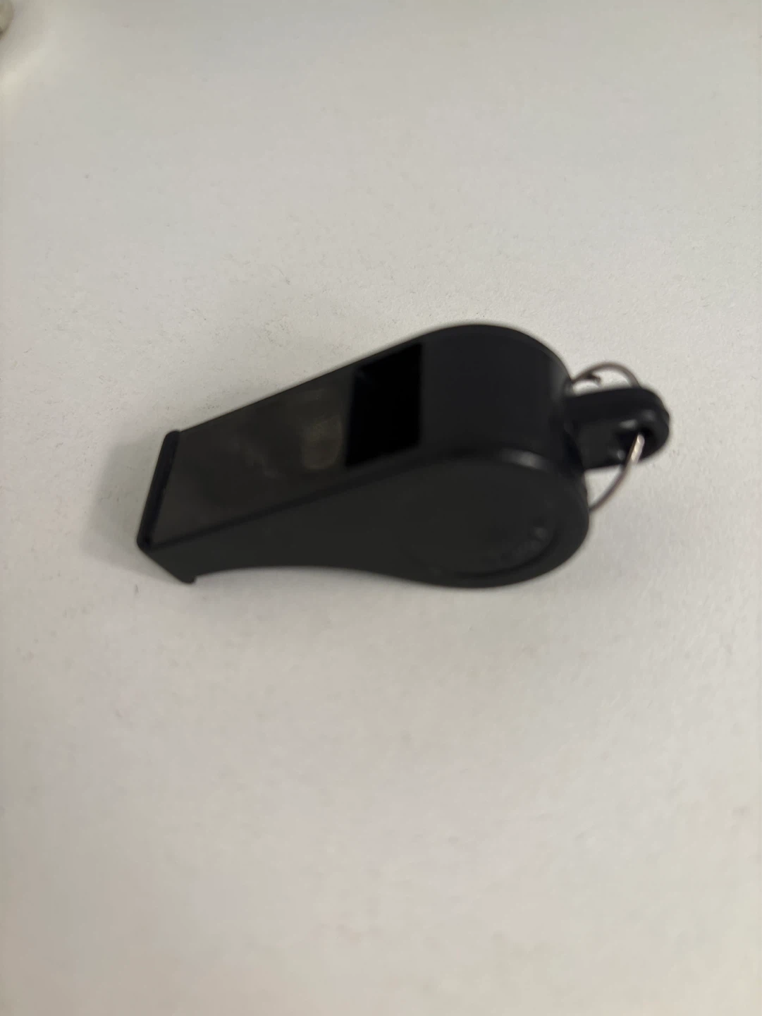 ⚽️Black plastic whistle with keyring