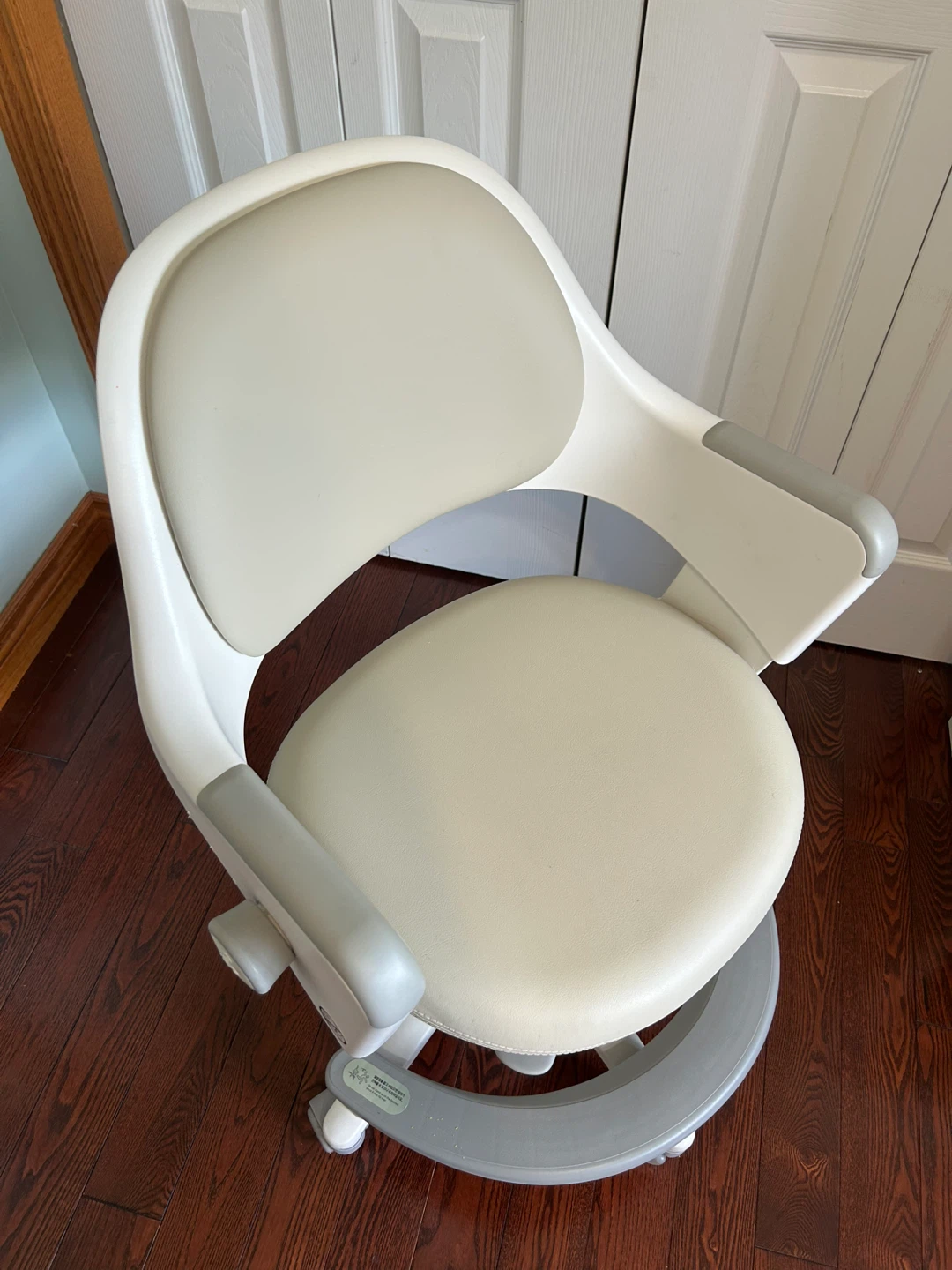 Adjustable Children's Desk Chair - photo 2