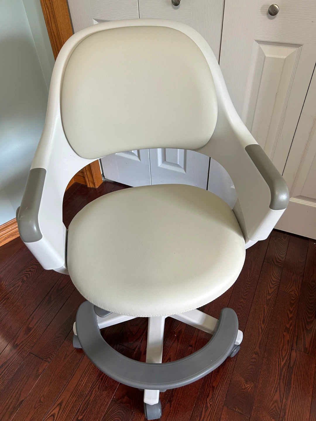 Adjustable Children's Desk Chair