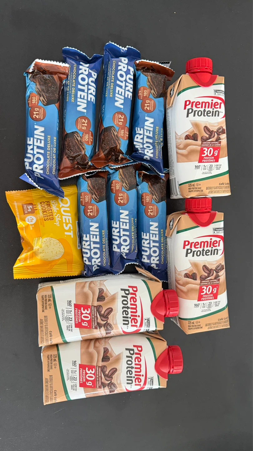 ⚽️ Protein shake, Protein bars and Quest frosted cookie