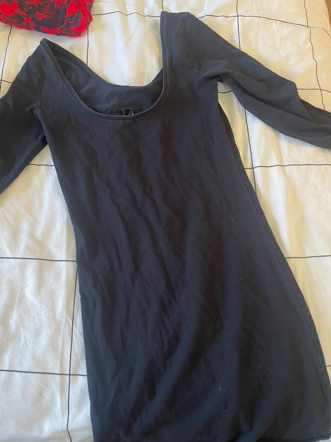Black Long-Sleeve Square Neck Dress ⚽️