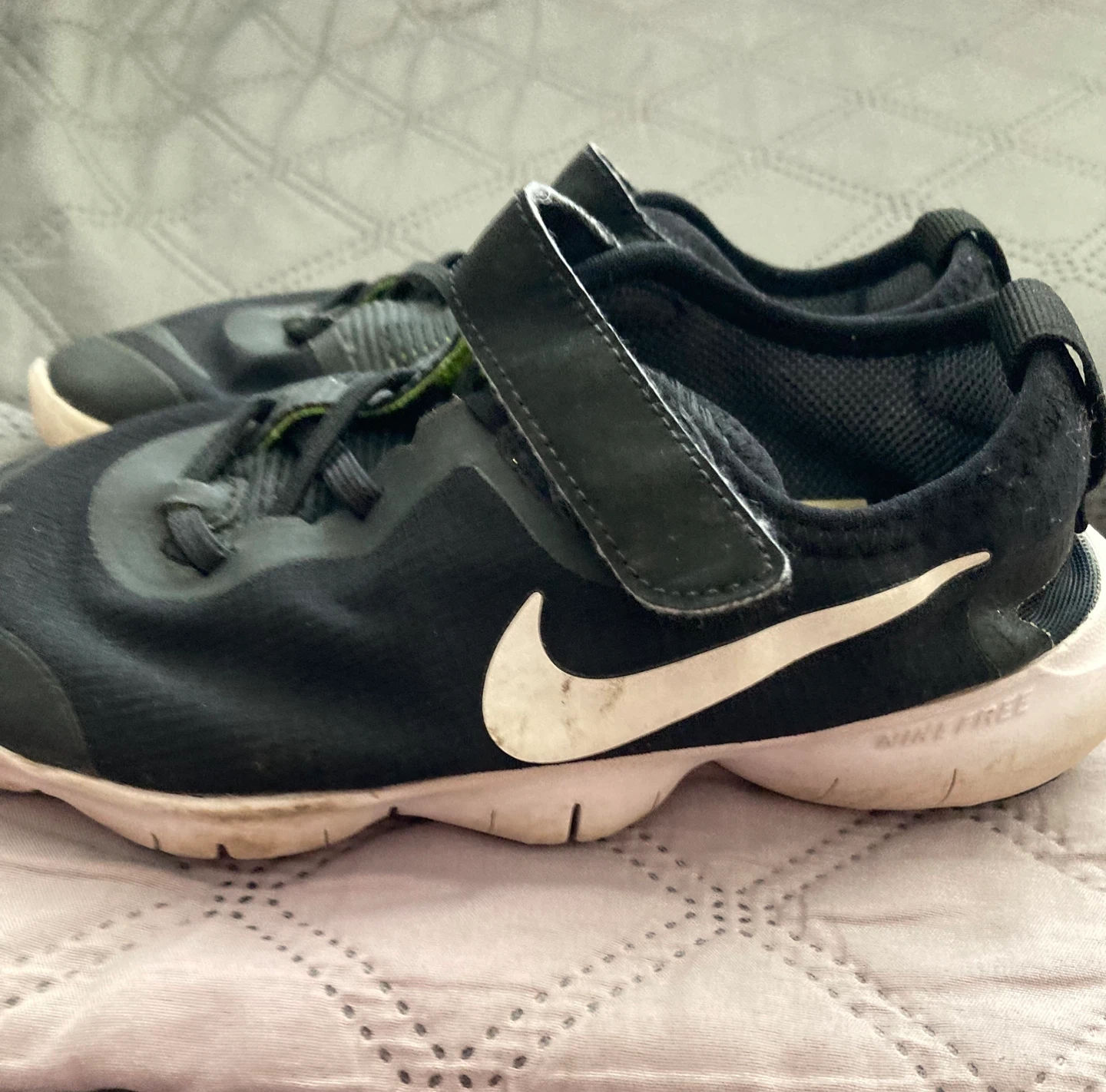 Nike kids  Shoes 13.5 - photo 2