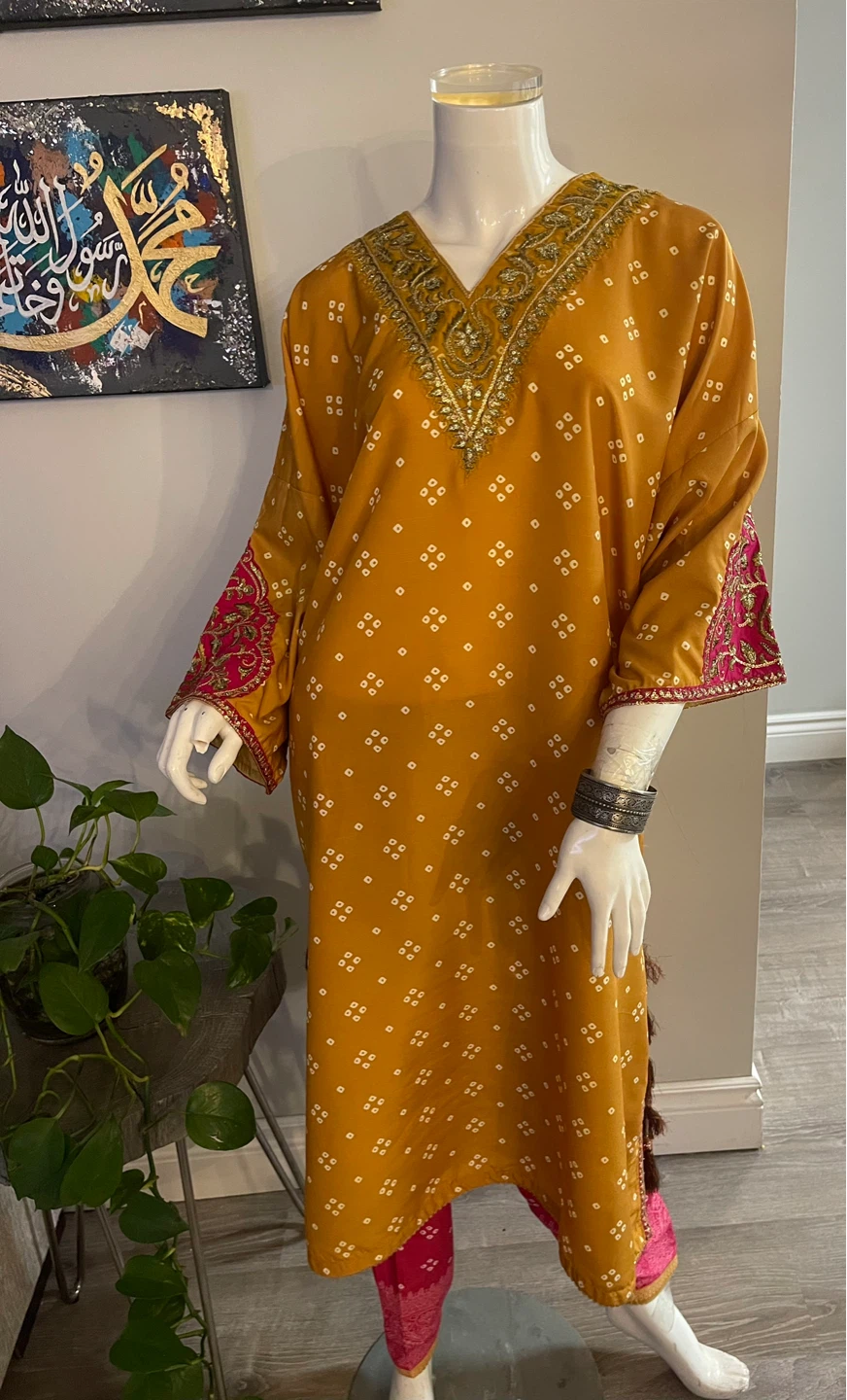 Women's Mustard Yellow Embroidered Kurti with Dupatta - photo 4