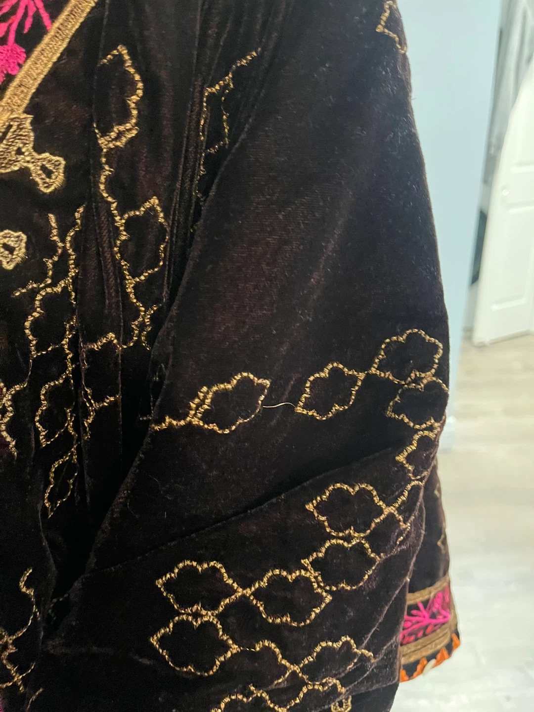 Embroidered Velvet Shawl - photo 3