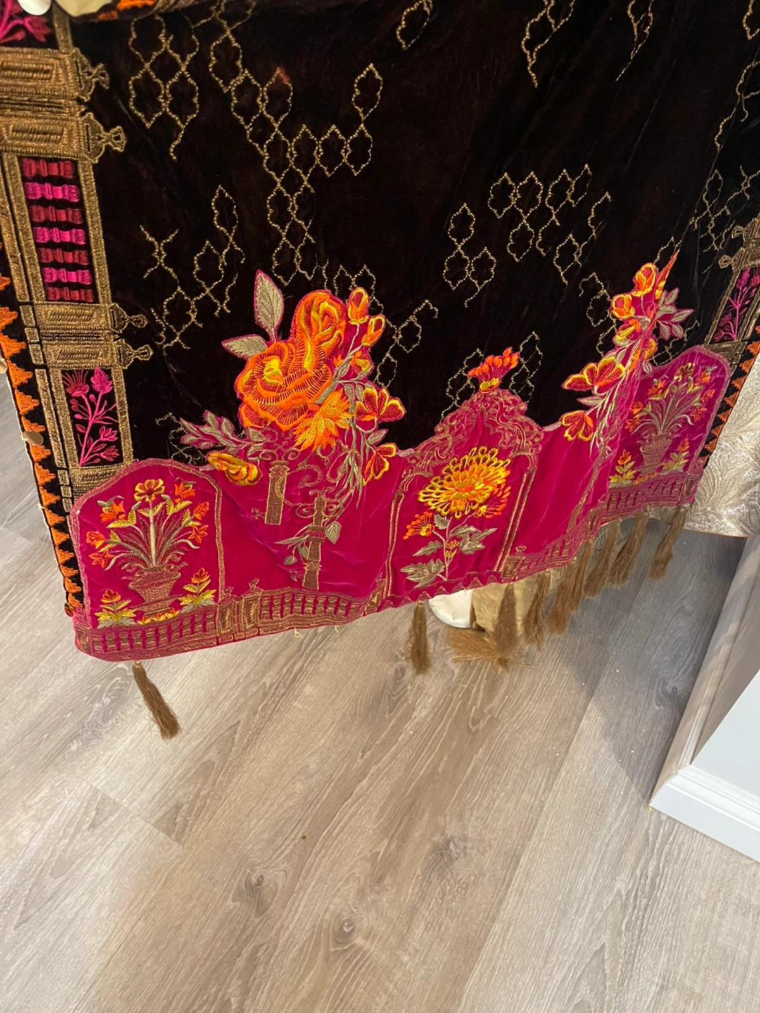 Embroidered Velvet Shawl - photo 2