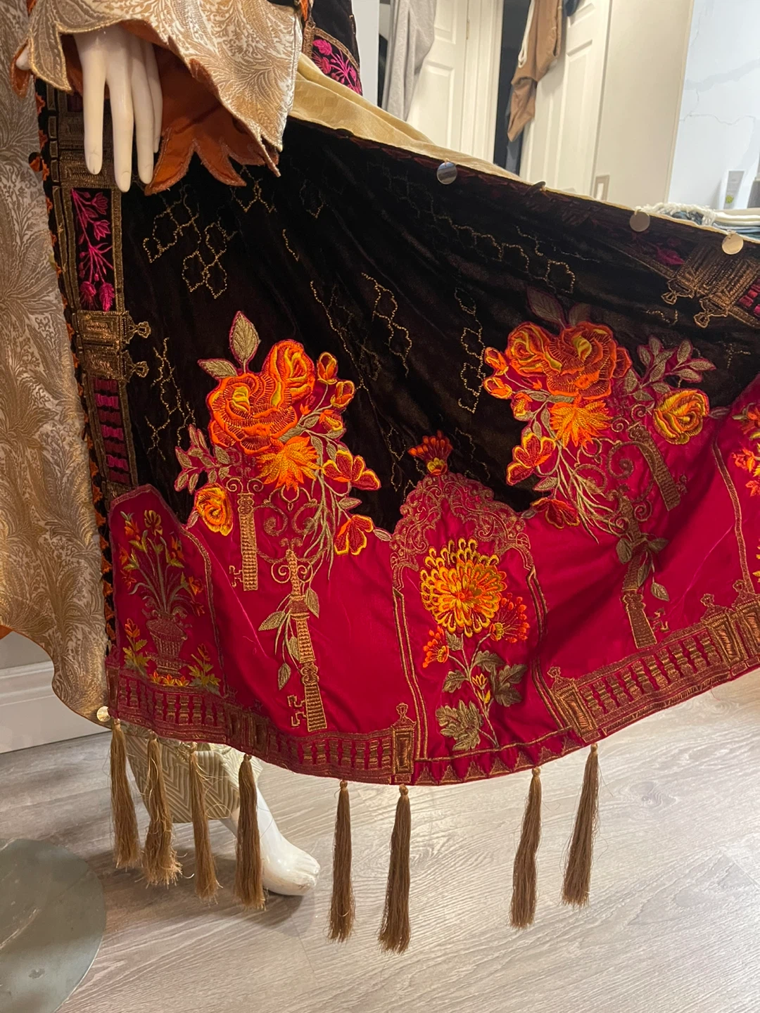 Embroidered Velvet Shawl - photo 4
