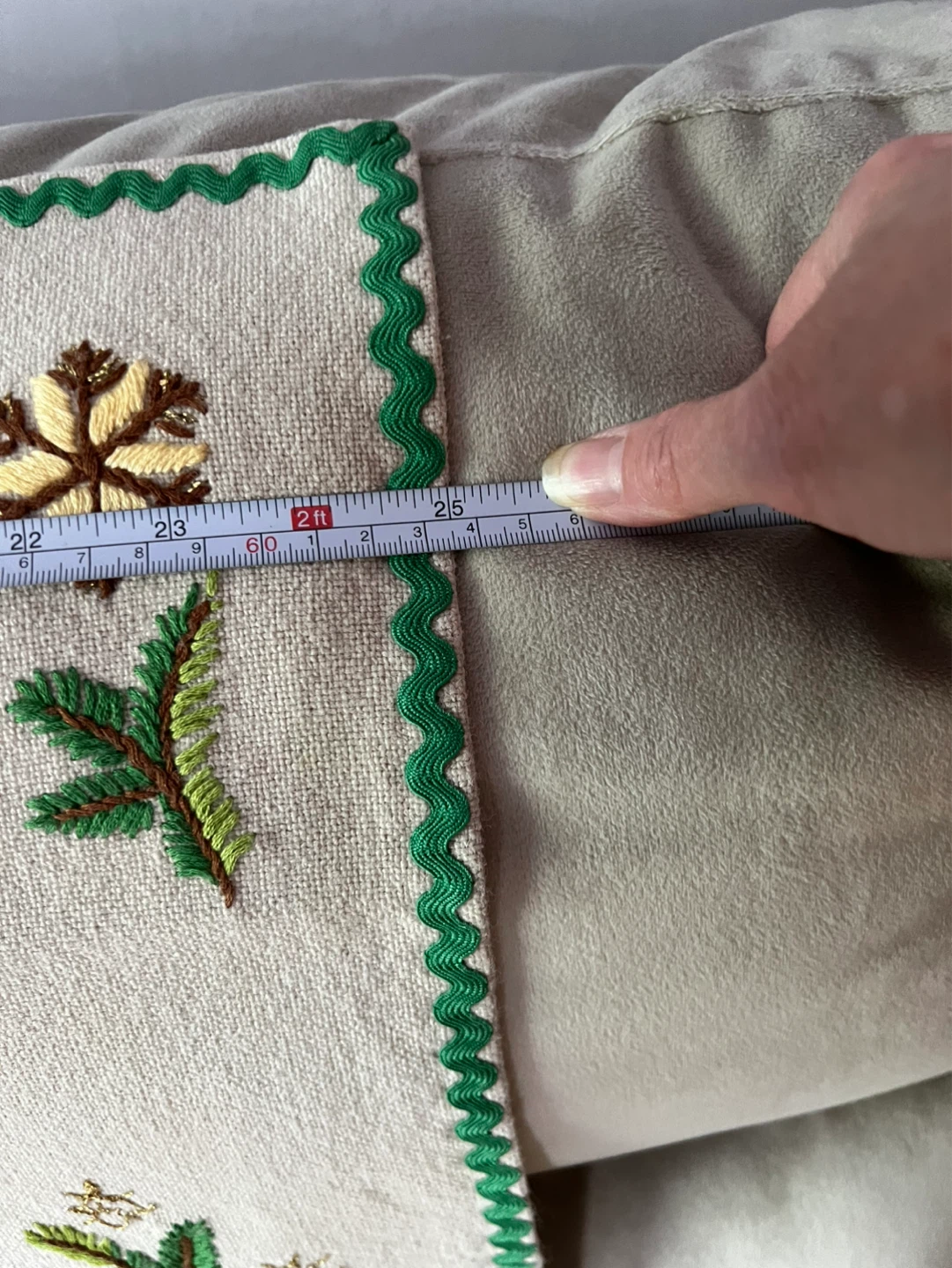 Embroidered Christmas Tablecloth Runner - photo 4